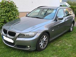 Grau Gebraucht 2011 BMW 320 Kombi | 5.950 € (Fairer Preis)
