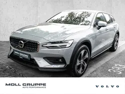 Vapour grey / metallic Gebraucht 2023 Volvo V60 CC Plus Kombi | 35.750 € (Superpreis)