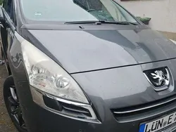 Grau Gebraucht 2011 Peugeot 5008 Family Van / Kleinbus | 5.399 € (Fairer Preis)