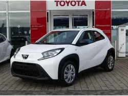 Schwarz (mysticschwarz mica) Neu 2024 Toyota Aygo Business Edition Kleinwagen | 14.690 €