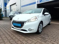 Weiß Gebraucht 2014 Peugeot 208 Active Kleinwagen | 6.290 € (Fairer Preis)