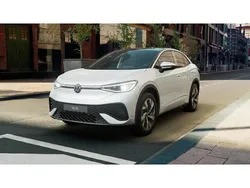 Gletscherweiß metallic / schwarz (metallic) Gebraucht 2025 VW ID.5 Pro SUV | 40.930 €