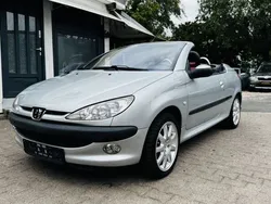 Grau Gebraucht 2002 Peugeot 206 CC Platinum Cabrio | 2.399 € (Etwas zu teuer)