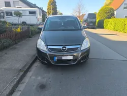 Grau Gebraucht 2009 Opel Zafira Edition Van / Kleinbus | 2.999 € (Fairer Preis)
