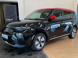 Fusion black/ dach rot Gebraucht 2023 Kia Soul EV Inspiration SUV | 33.990 € (Etwas zu teuer)