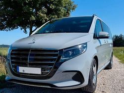 Grau Gebraucht 2025 Mercedes V300 Exclusive Van / Kleinbus | 82.100 €