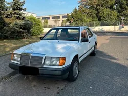 Weiß Gebraucht 1987 Mercedes E230 Limousine | 4.500 €