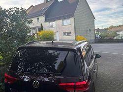 Rot Gebraucht 2019 VW Touran Comfortline Van / Kleinbus | 17.750 € (Teuer)