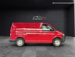 Rot Gebraucht 2015 VW T5 Van | 10.990 €