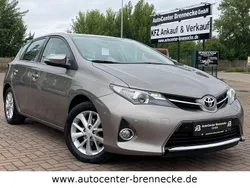 Grau Gebraucht 2014 Toyota Auris Life+ Limousine | 11.950 € (Fairer Preis)