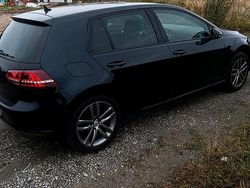 Blau Gebraucht 2015 VW Golf VII Highline Limousine | 12.590 € (Etwas zu teuer)