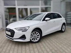 Weiß Gebraucht 2024 Audi A3 Sportback Ambiente Limousine | 28.850 € (Guter Preis)