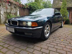 Grün Gebraucht 1997 BMW 740 Limousine | 8.500 €