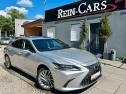 Silber Gebraucht 2020 Lexus ES300 Limousine | 26.990 €