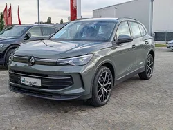 Grün Gebraucht 2024 VW Tiguan Life SUV | 35.990 € (Fairer Preis)