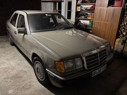 Beige Gebraucht 1990 Mercedes E250 Limousine | 10.000 €