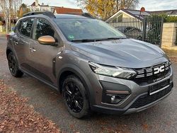 Grau Gebraucht 2024 Dacia Sandero Extreme Limousine | 15.750 € (Guter Preis)