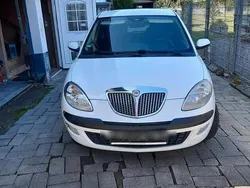 Weiß Gebraucht 2005 Lancia Ypsilon Kleinwagen | 1.300 €
