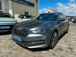 Grau Gebraucht 2023 Skoda Superb LAURIN & KLEMENT Kombi | 29.990 €