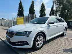 Weiß Gebraucht 2022 Skoda Superb Ambition Kombi | 25.999 € (Fairer Preis)