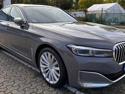 Grau Gebraucht 2020 BMW 745e Limousine | 51.500 € (Fairer Preis)