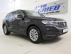 Ebenholzschwarz Gebraucht 2020 VW Touareg SUV | 36.950 € (Fairer Preis)