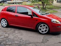 Rot Gebraucht 2015 Fiat Grande Punto Kleinwagen | 5.500 €