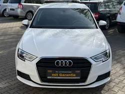 Weiß Gebraucht 2019 Audi A3 Sportback Comfort Limousine | 17.999 € (Fairer Preis)
