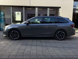 Graphite grau metallic Gebraucht 2024 Skoda Octavia SportLine Kombi | 33.550 € (Guter Preis)