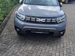 Grau Gebraucht 2024 Dacia Duster SUV | 20.500 €