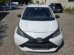 Weiß Gebraucht 2015 Toyota Aygo Kleinwagen | 4.999 € (Fairer Preis)