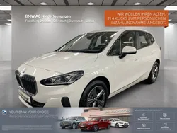Weiß Gebraucht 2024 BMW 216 Active Tourer Luxury Line Van / Kleinbus | 27.480 € (Etwas zu teuer)