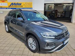 Indiumgrau metallic Gebraucht 2024 VW T-Roc Life SUV | 25.640 € (Fairer Preis)