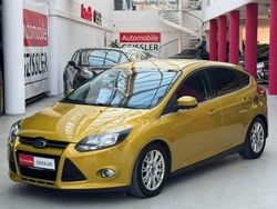 Gelb Gebraucht 2011 Ford Focus Titanium Limousine | 3.999 € (Guter Preis)