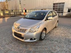 Silver metallic Gebraucht 2009 Toyota Verso Life Van / Kleinbus | 4.399 € (Teuer)