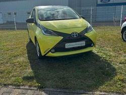 Gelb Gebraucht 2016 Toyota Aygo Kleinwagen | 6.499 € (Fairer Preis)