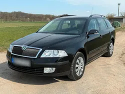Schwarz Gebraucht 2005 Skoda Octavia Kombi | 2.599 € (Fairer Preis)