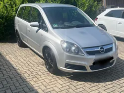 Silber Gebraucht 2005 Opel Zafira Van / Kleinbus | 800 €