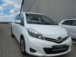 Weiß Gebraucht 2014 Toyota Yaris Edition Limousine | 7.690 € (Fairer Preis)