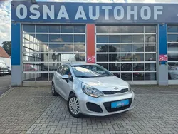 Silber Gebraucht 2014 Kia Rio Edition 7 Limousine | 6.999 € (Fairer Preis)