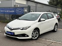 Weiß Gebraucht 2016 Toyota Auris Edition-S Limousine | 8.990 € (Fairer Preis)
