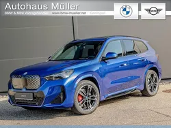Blau Neu 2025 BMW iX1 Shadowline SUV | 51.690 € (Etwas zu teuer)