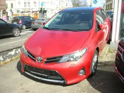 Red mica metallic / wildfire Gebraucht 2014 Toyota Auris Executive Limousine | 13.990 € (Fairer Preis)
