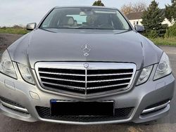 Grau Gebraucht 2010 Mercedes E300 Avantgarde Limousine | 12.950 € (Etwas zu teuer)