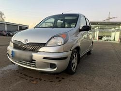 Silber Gebraucht 2001 Toyota Yaris Kombi | 3.333 € (Guter Preis)