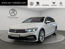Oryxweiß perlmutteffekt Gebraucht 2021 VW Passat Elegance Kombi | 33.949 € (Teuer)