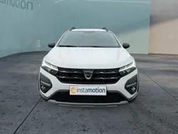 Weiß Gebraucht 2021 Dacia Sandero Essentiel Kleinwagen | 13.745 € (Fairer Preis)