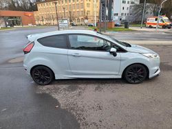 Grau Gebraucht 2017 Ford Fiesta ST200 Kleinwagen | 13.600 € (Fairer Preis)