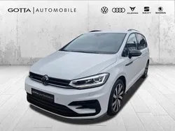 Weiß Gebraucht 2024 VW Touran Highline Van / Kleinbus | 40.950 € (Teuer)
