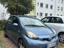 Blau Gebraucht 2009 Toyota Aygo Kleinwagen | 2.500 €